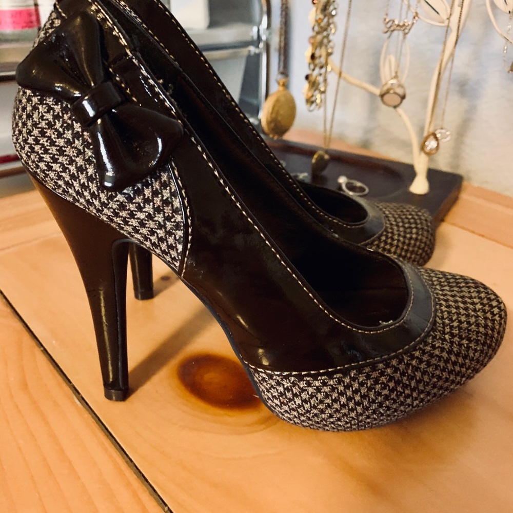 Eva and Zoe Retro Pumps